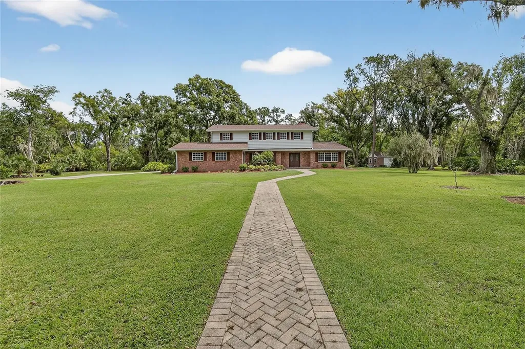 1502 Azalea Street Plant City FL 33563