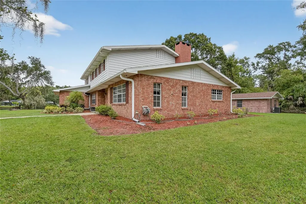1502 Azalea Street Plant City FL 33563