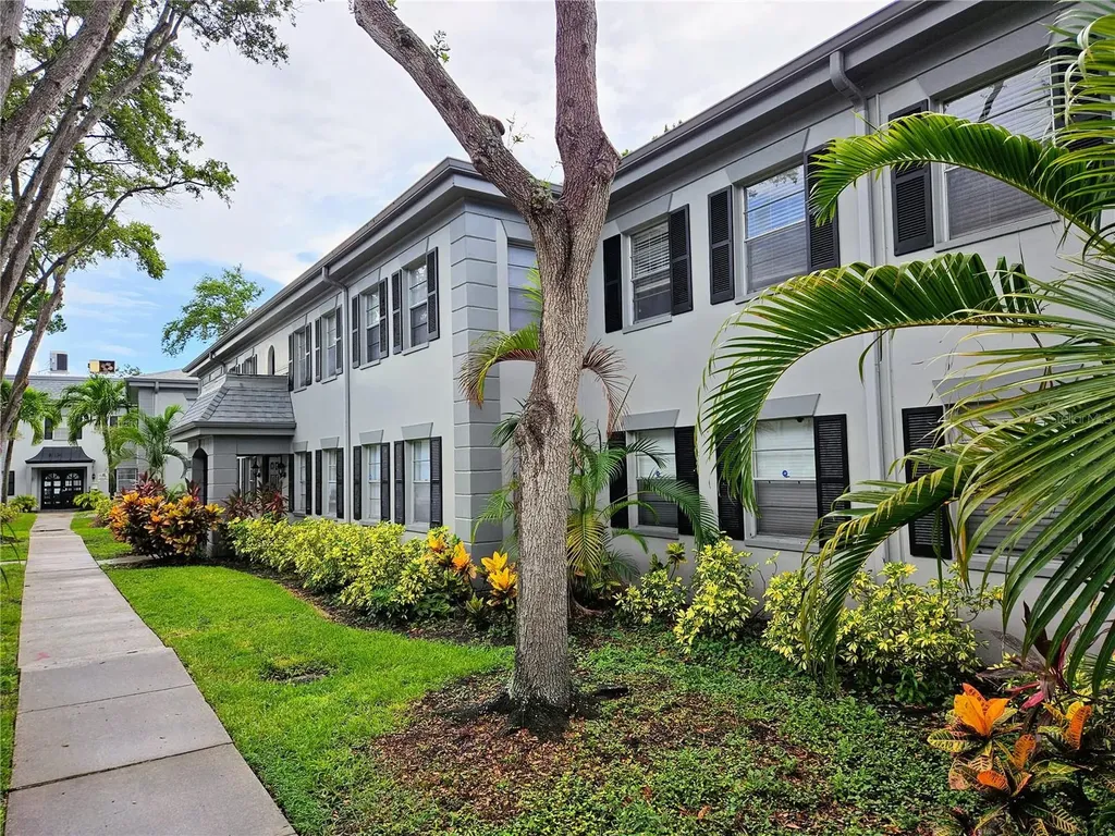 6930-A Place De La Paix South Pasadena FL 33707