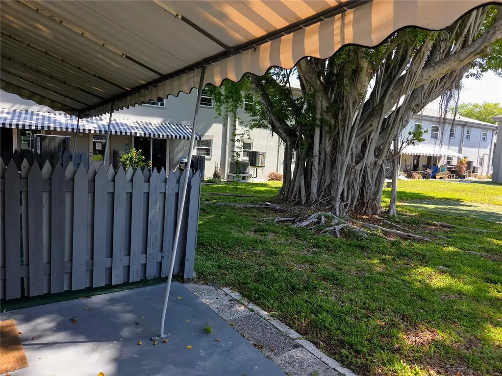 6930-A Place De La Paix South Pasadena FL 33707