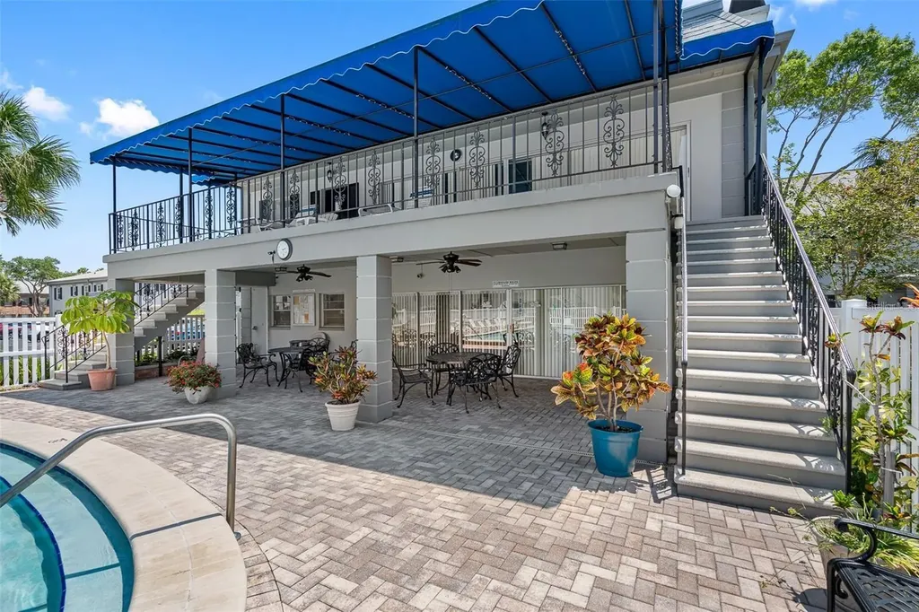 6930-A Place De La Paix South Pasadena FL 33707