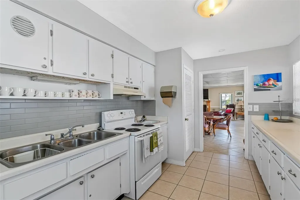 6930-A Place De La Paix South Pasadena FL 33707