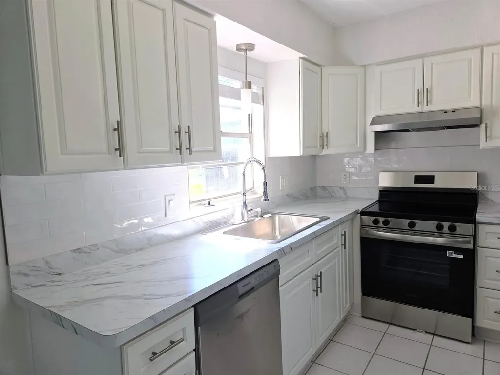 6930-A Place De La Paix South Pasadena FL 33707