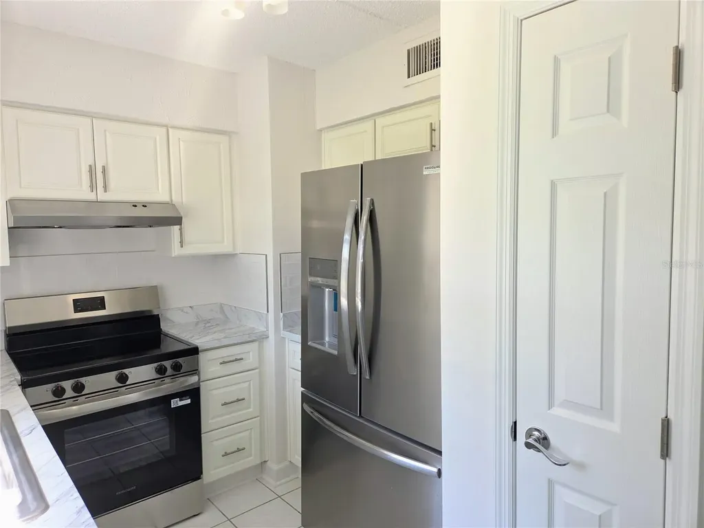 6930-A Place De La Paix South Pasadena FL 33707