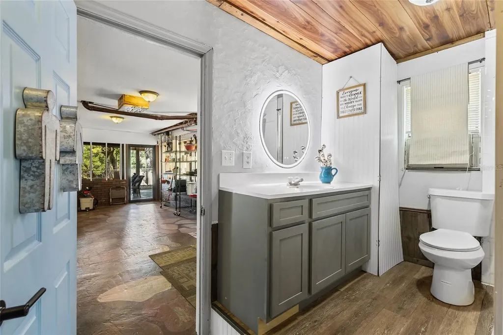 1069 SE Suwannee Trail Branford FL 32008