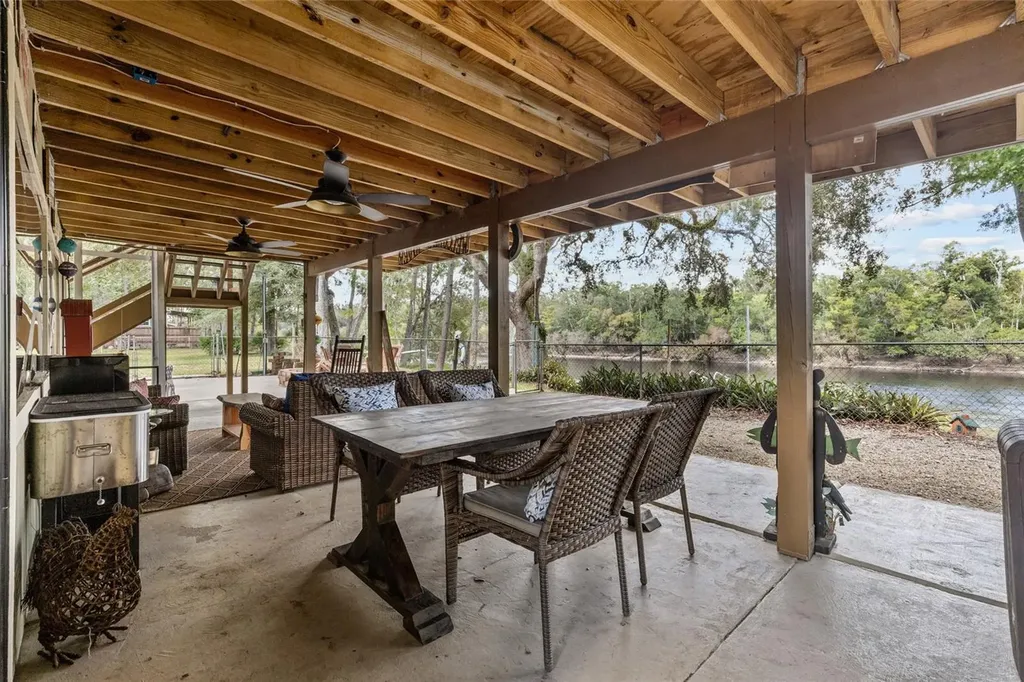 1069 SE Suwannee Trail Branford FL 32008