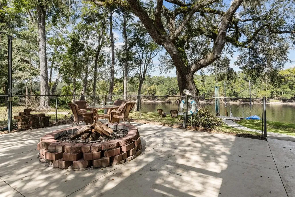 1069 SE Suwannee Trail Branford FL 32008