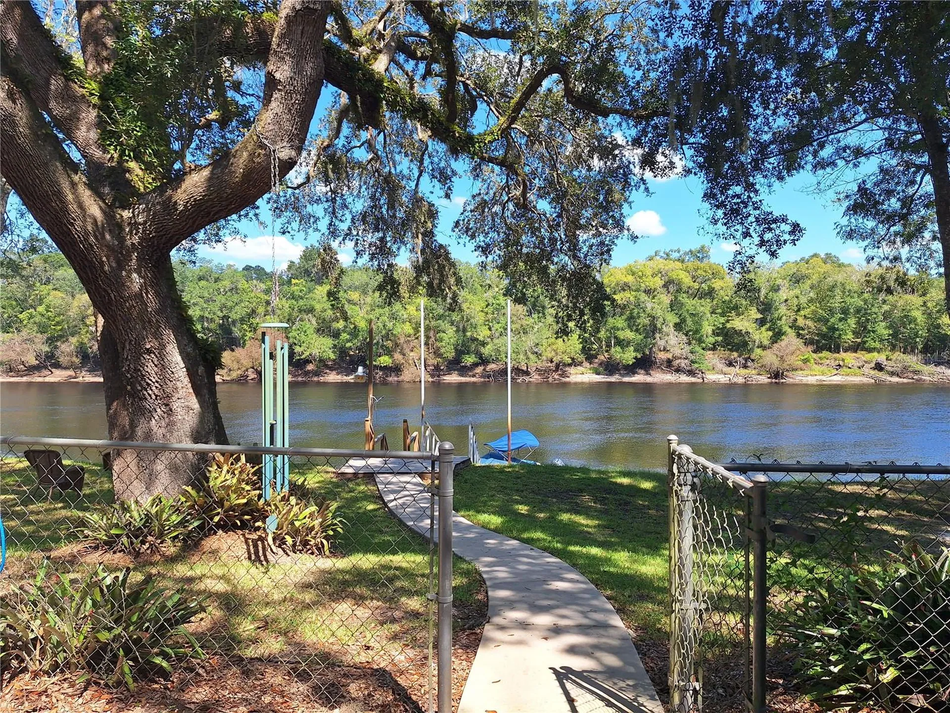 1069 SE Suwannee Trail Branford FL 32008