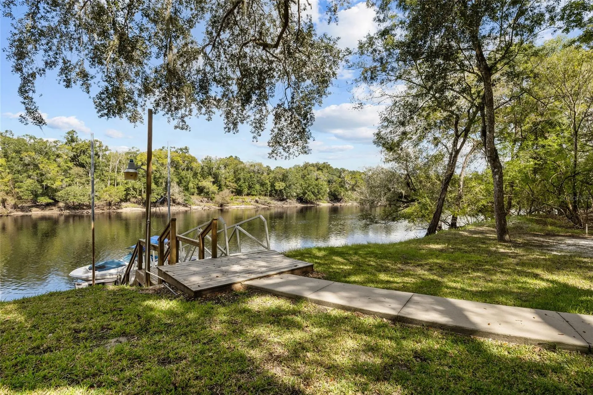 1069 SE Suwannee Trail Branford FL 32008