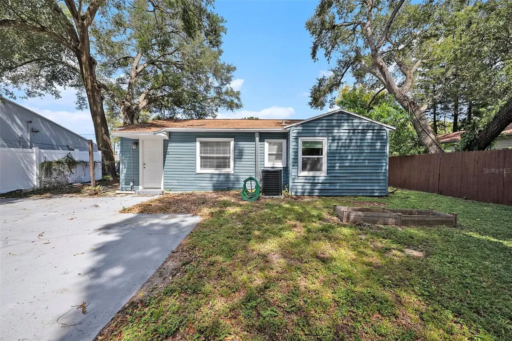 1209 E Flora Street Tampa FL 33604