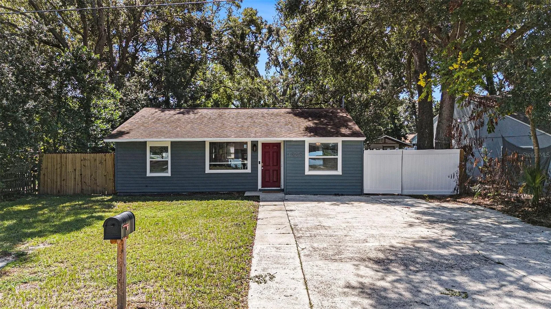 1209 E Flora Street Tampa FL 33604