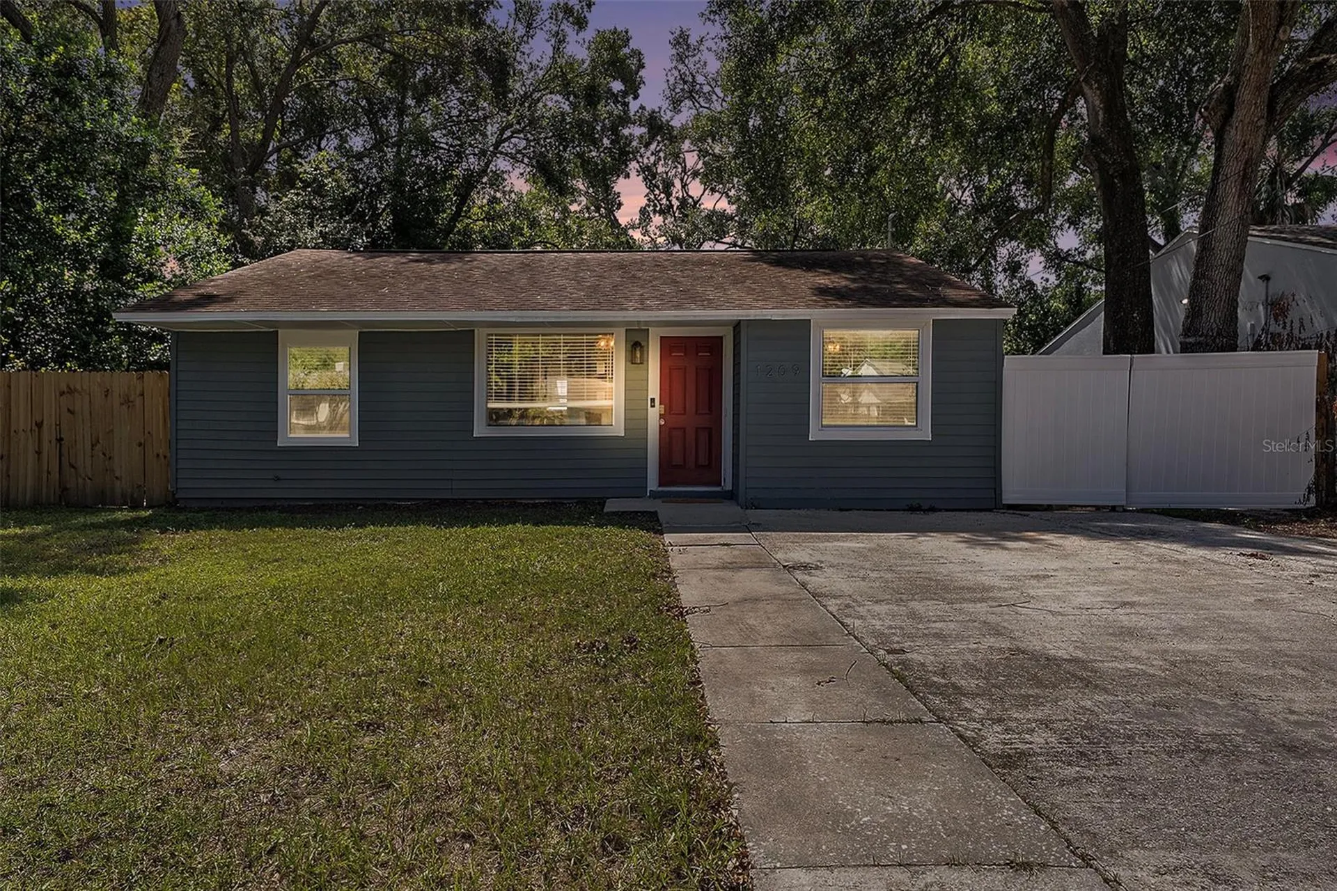 1209 E Flora Street Tampa FL 33604