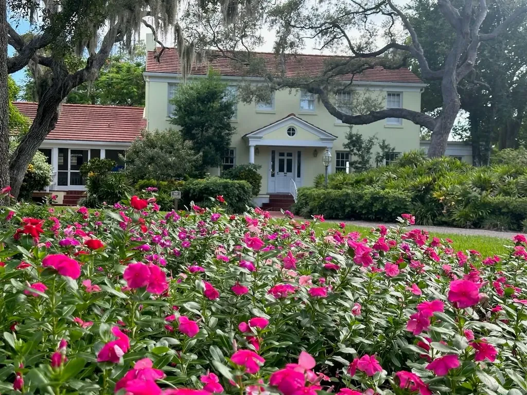 1711 Pelican Cove Road Sarasota FL 34231