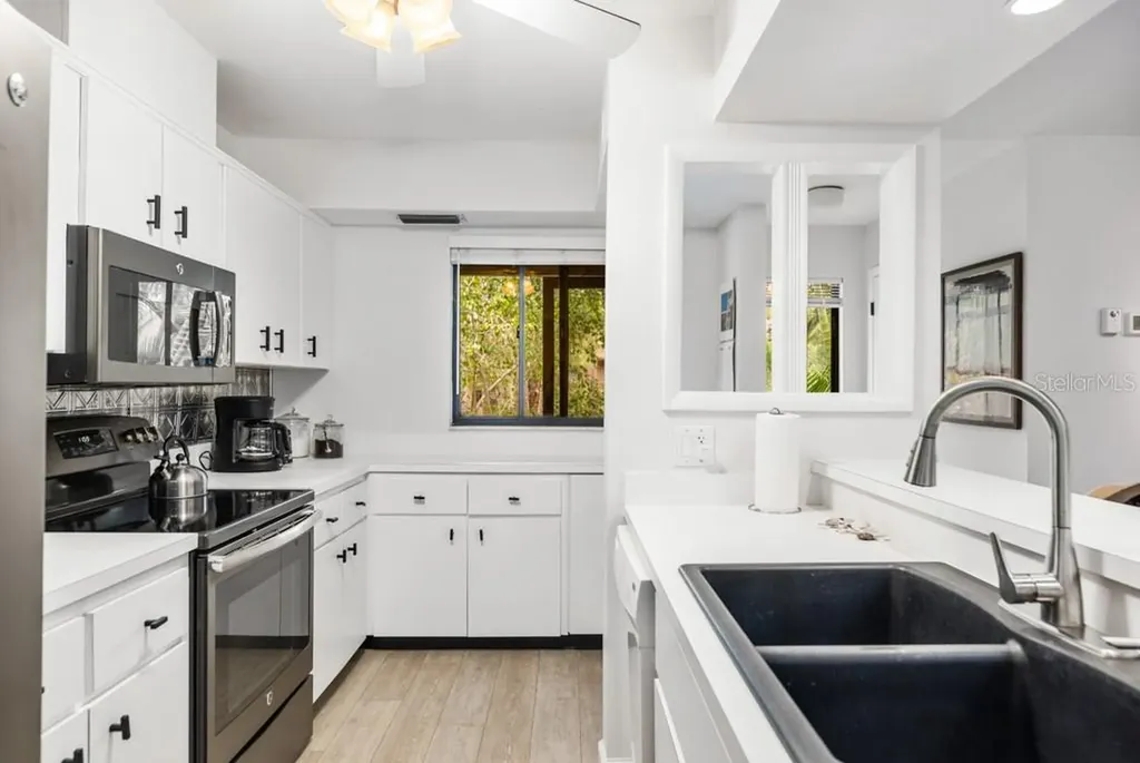 1711 Pelican Cove Road Sarasota FL 34231