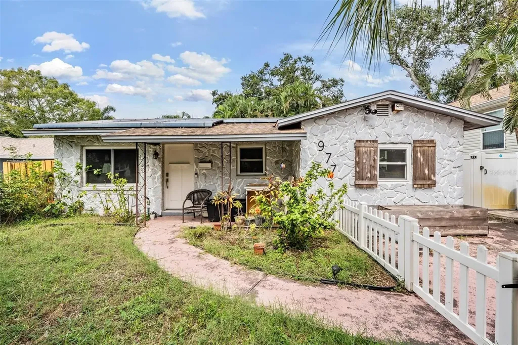 977 27th Avenue S St Petersburg FL 33705