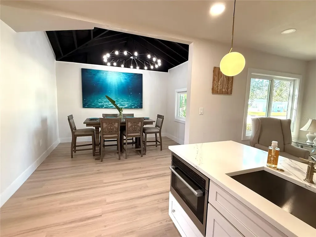 400 38th Avenue NE St Petersburg FL 33704