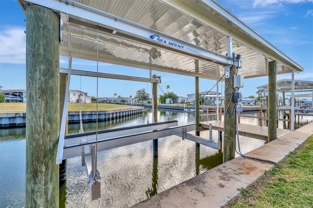 142 S Saint Thomas Circle Apollo Beach FL 33572