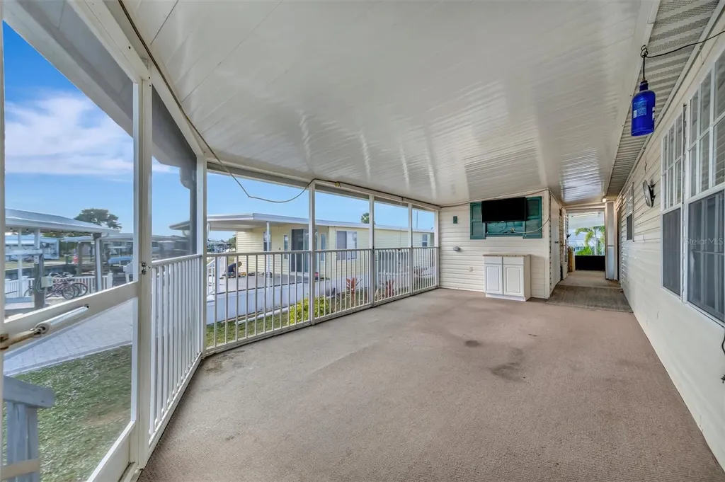 142 S Saint Thomas Circle Apollo Beach FL 33572