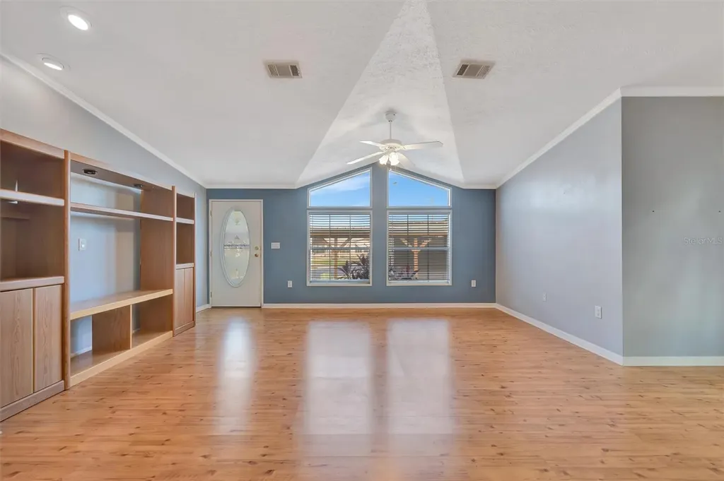 142 S Saint Thomas Circle Apollo Beach FL 33572