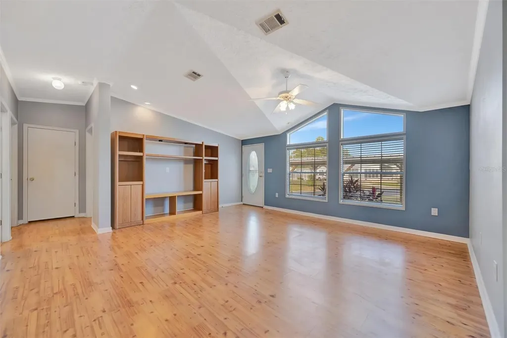 142 S Saint Thomas Circle Apollo Beach FL 33572