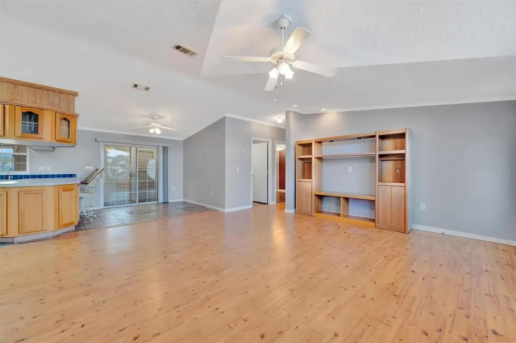 142 S Saint Thomas Circle Apollo Beach FL 33572