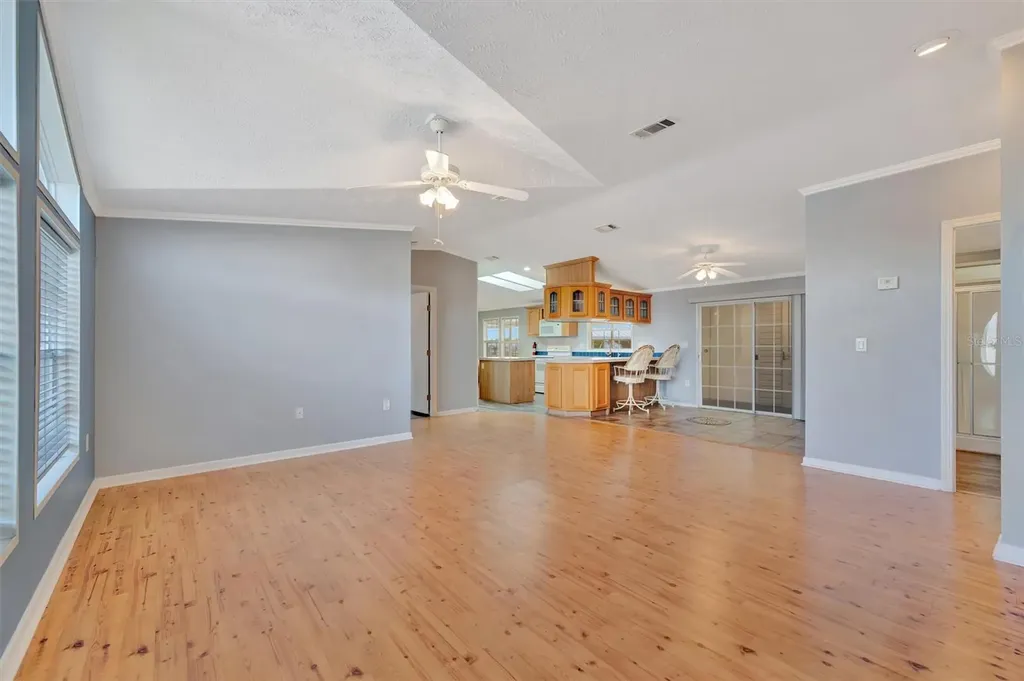 142 S Saint Thomas Circle Apollo Beach FL 33572