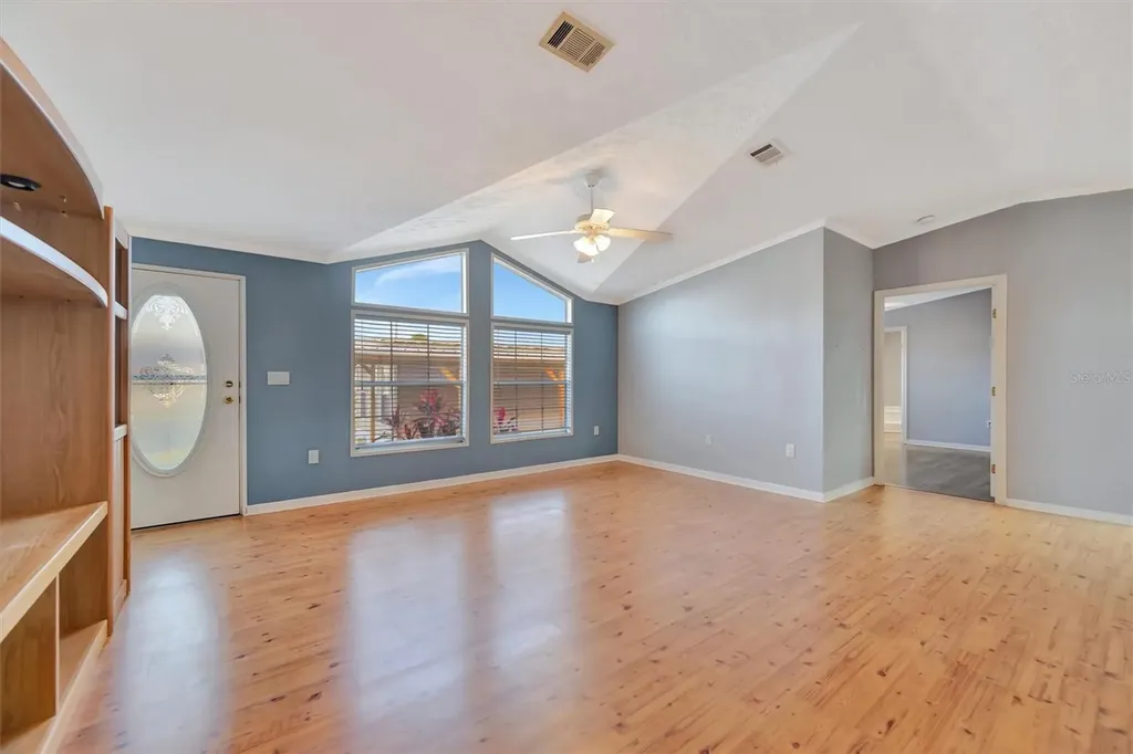 142 S Saint Thomas Circle Apollo Beach FL 33572