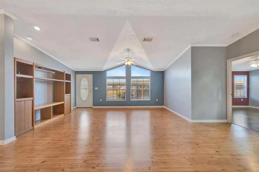 142 S Saint Thomas Circle Apollo Beach FL 33572