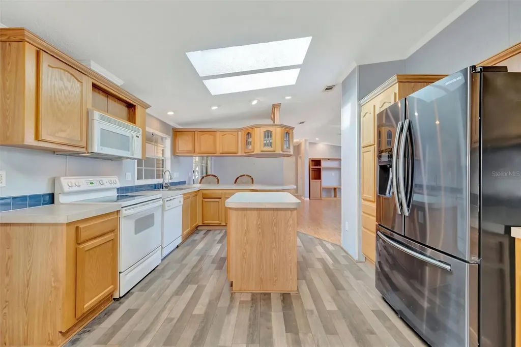 142 S Saint Thomas Circle Apollo Beach FL 33572