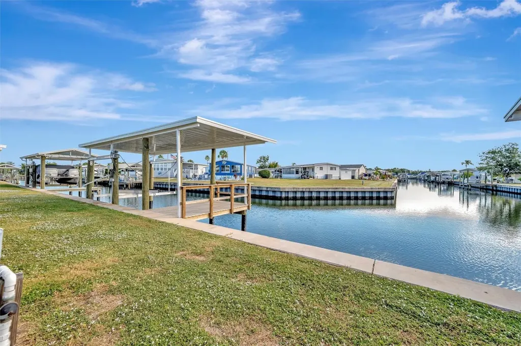 142 S Saint Thomas Circle Apollo Beach FL 33572