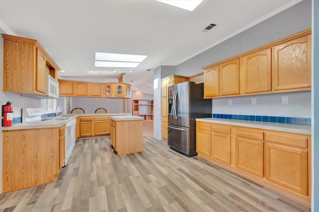 142 S Saint Thomas Circle Apollo Beach FL 33572