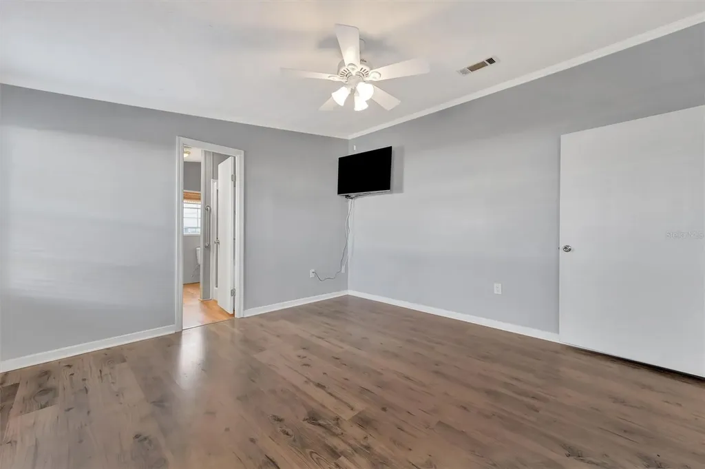 142 S Saint Thomas Circle Apollo Beach FL 33572