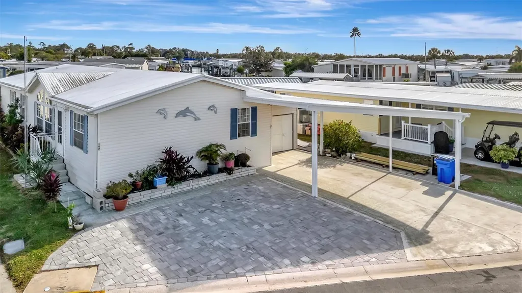 142 S Saint Thomas Circle Apollo Beach FL 33572