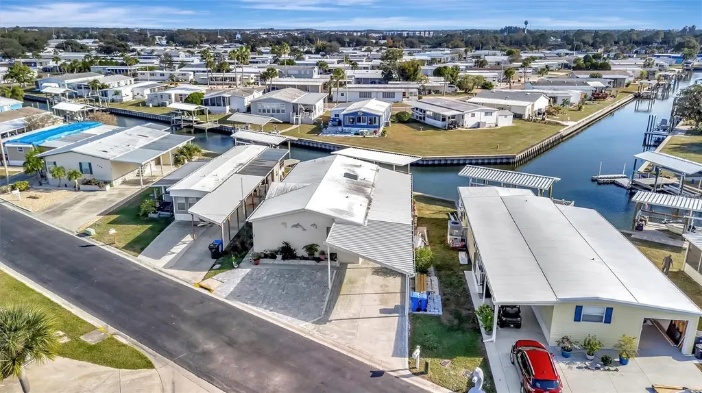 142 S Saint Thomas Circle Apollo Beach FL 33572