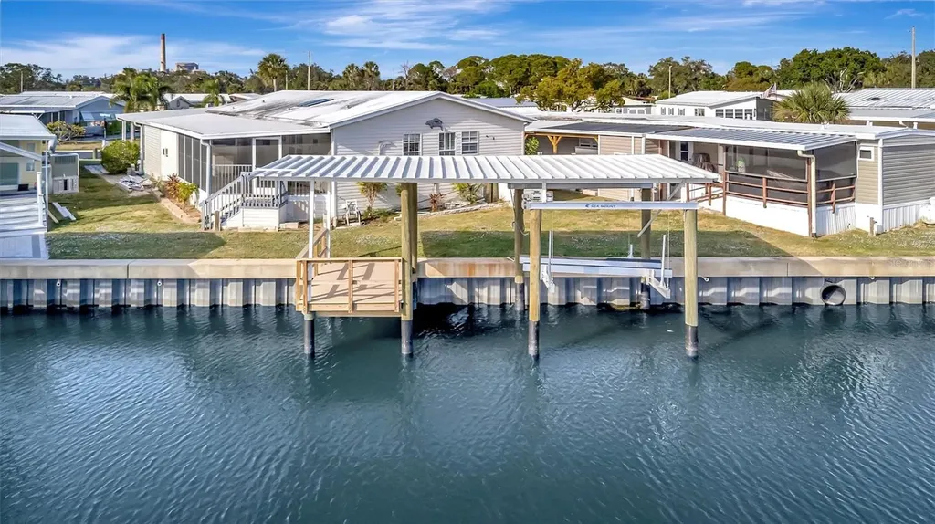 142 S Saint Thomas Circle Apollo Beach FL 33572