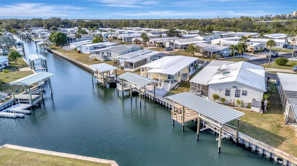 142 S Saint Thomas Circle Apollo Beach FL 33572