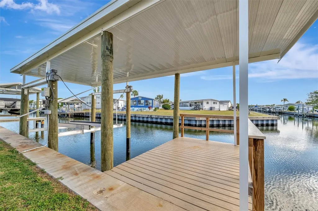 142 S Saint Thomas Circle Apollo Beach FL 33572