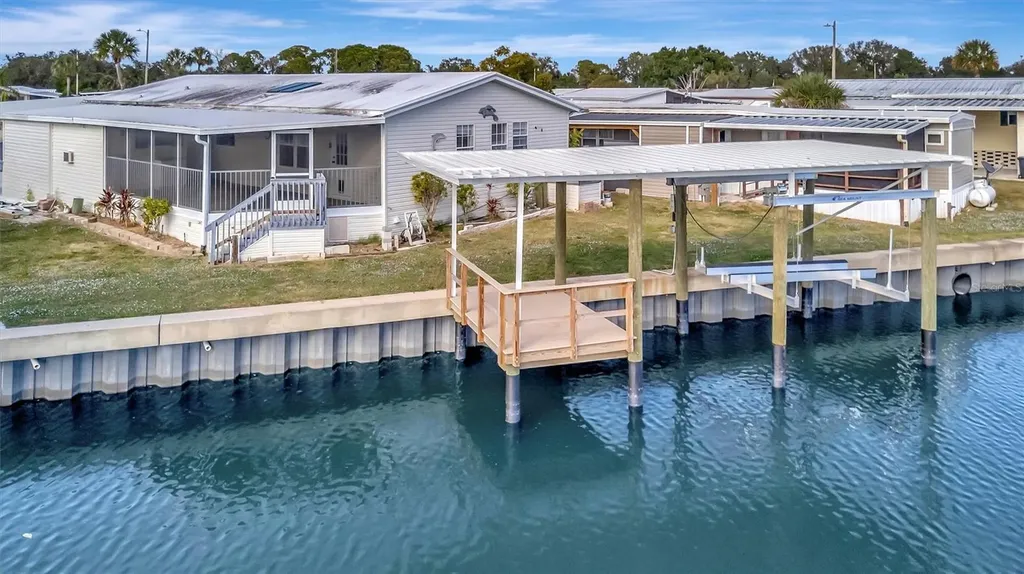 142 S Saint Thomas Circle Apollo Beach FL 33572