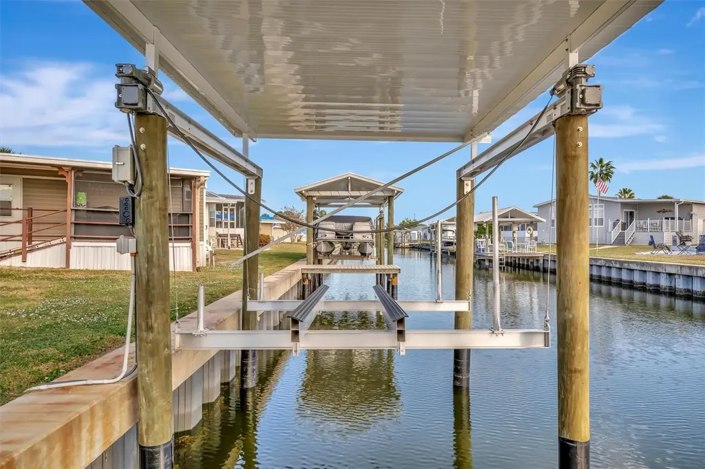 142 S Saint Thomas Circle Apollo Beach FL 33572