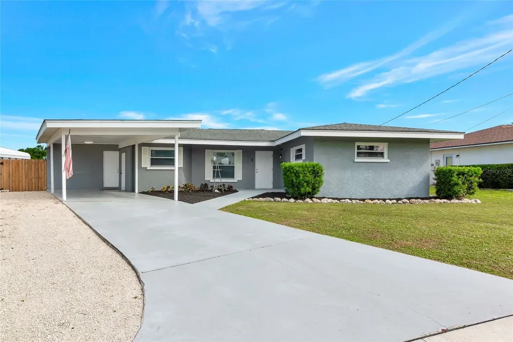 909 67th Avenue Terrace W Bradenton FL 34207