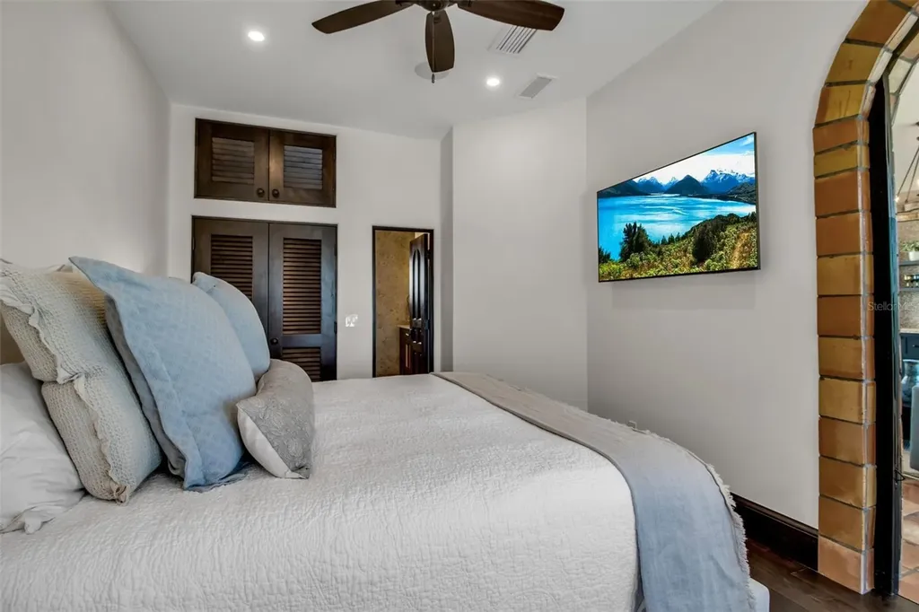 121 N Casey Key Road Osprey FL 34229