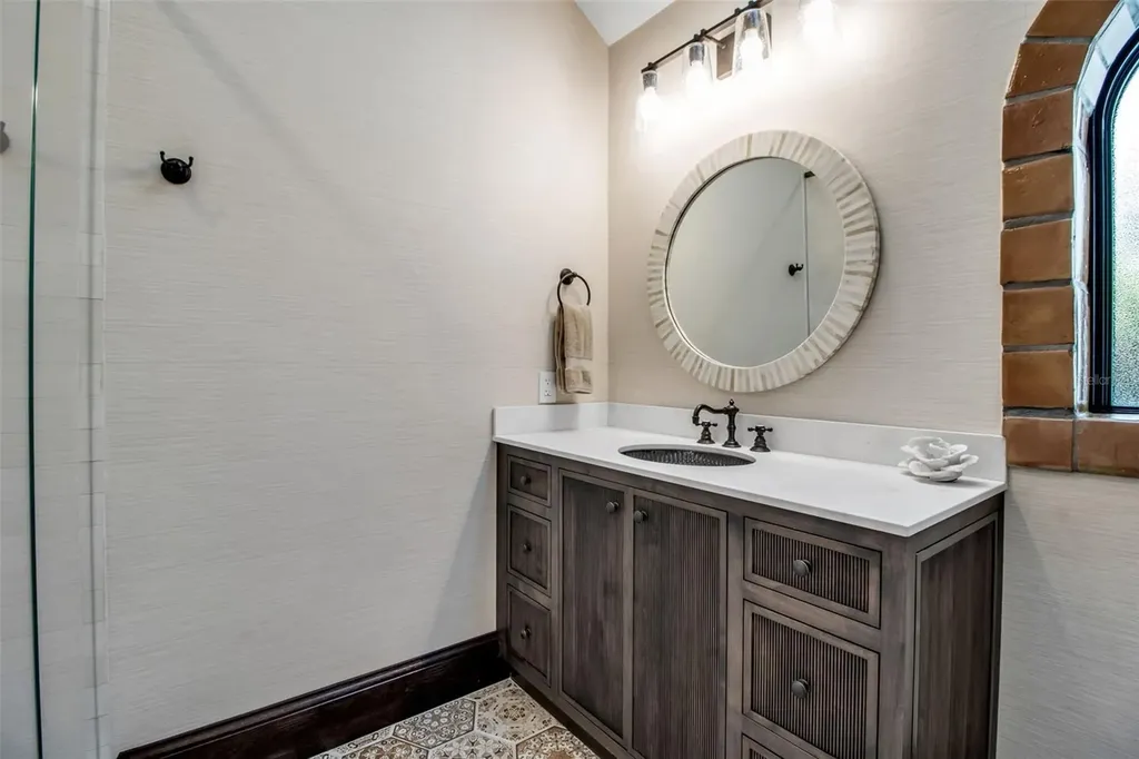 121 N Casey Key Road Osprey FL 34229