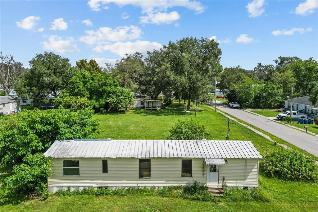 636 3rd Street Polk City FL 33868