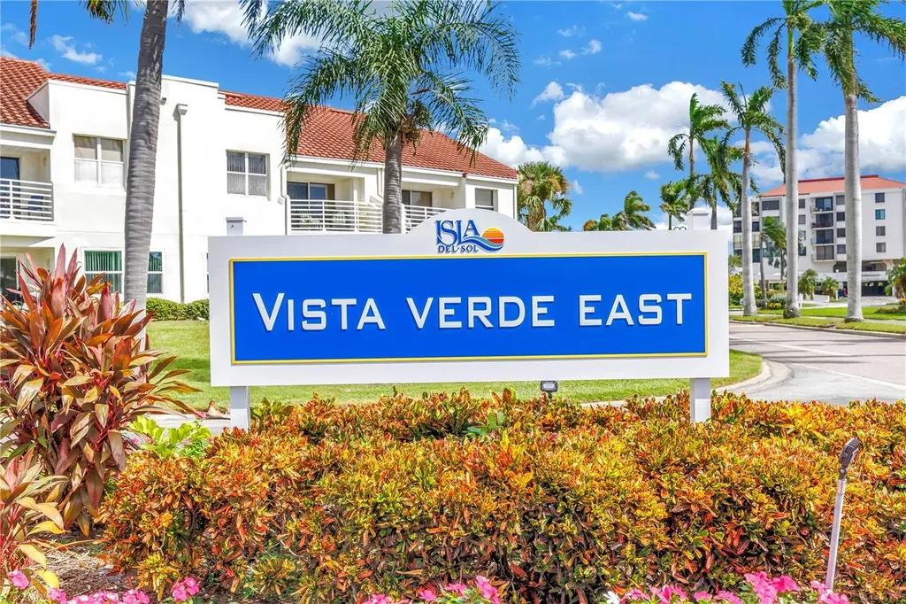 6085 Bahia Del Mar Boulevard St Petersburg FL 33715