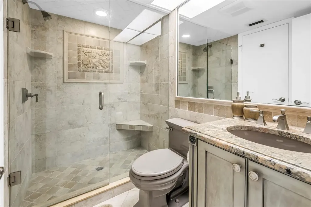 6085 Bahia Del Mar Boulevard St Petersburg FL 33715