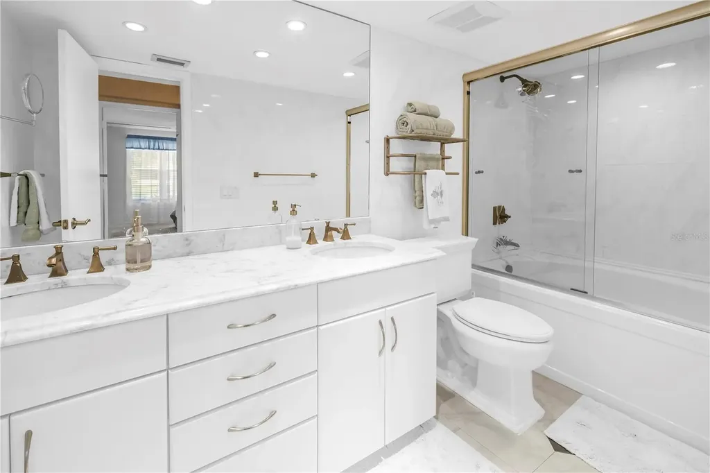 6085 Bahia Del Mar Boulevard St Petersburg FL 33715