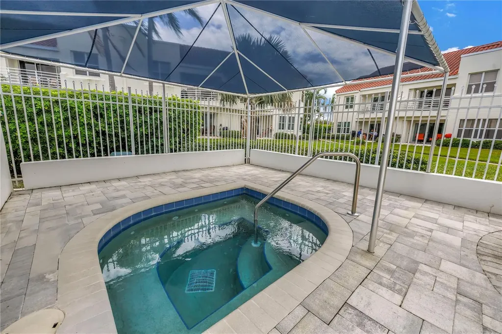 6085 Bahia Del Mar Boulevard St Petersburg FL 33715