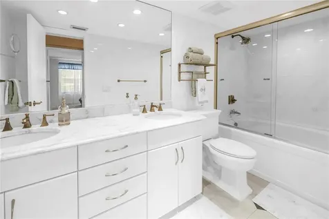 6085 Bahia Del Mar Boulevard St Petersburg FL 33715
