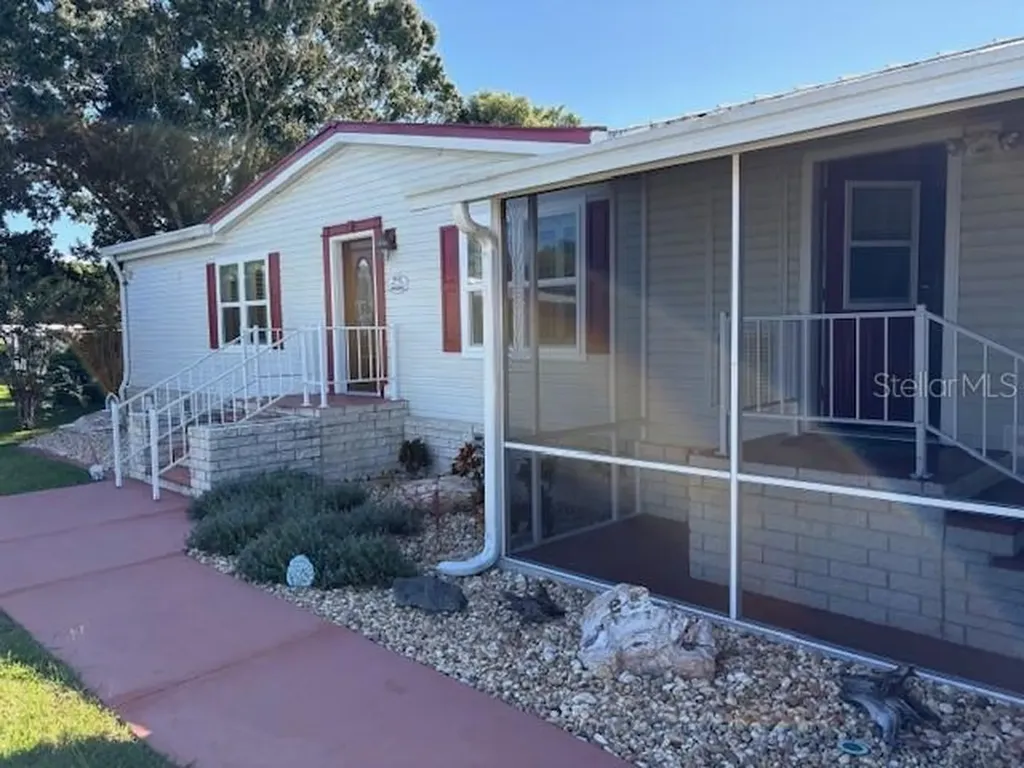 1894 Elizabeth Lane Mount Dora FL 32757