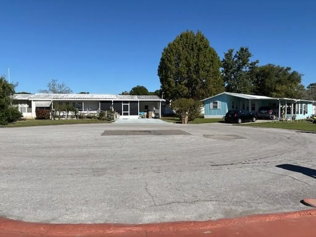 1894 Elizabeth Lane Mount Dora FL 32757